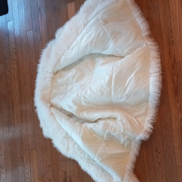 New OMG CUTE REVERSIBLE OVERSIZED FAUX FUR PUFFER, onesize, Akira - Picture 3 of 8